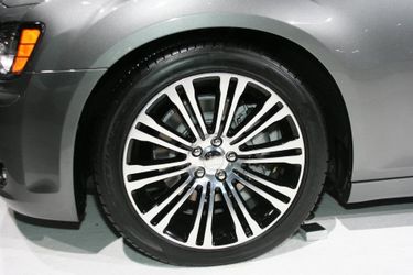 Chrysler Pacifica Rims Chrysler 200 Wheels Chrysler 300 Town And Country Lincoln MKS MKZ Buick Enclave Endeavor Wheel