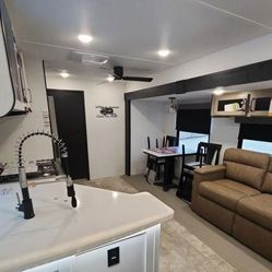 2025 Palomino Puma Destination 39DBT