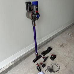 USED DYSON V7 ANIMALPRO VACCUM