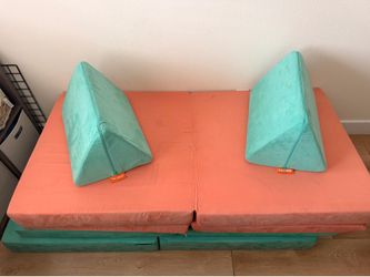 2 Nugget Play Couches + Extra Triangle Pieces