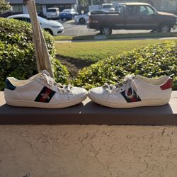 Gucci Ace sneaker Embroidered  Bees White Leather Gold  women size 39