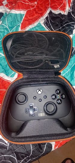 Xbox fusion Controller with Carrying Case and Cable