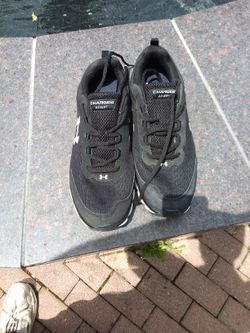 Size 14 Mens Under armour Like New