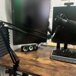 USB Studio Microphone with Adjustable Boom