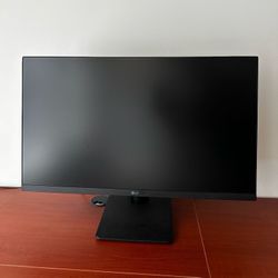 LG 27” Full HD Monitor – Crisp Display, Excellent Condition!