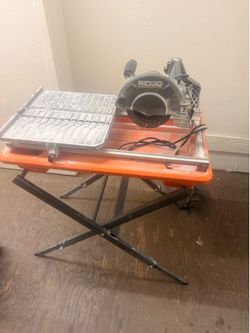 9-Amp 7in . Blade corded Wet Tile Saw With Stand.