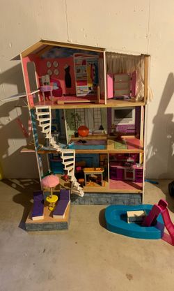 Doll house $40
