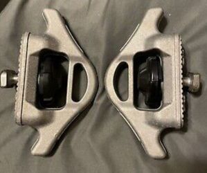 New In Box TIE DOWN CLEATS NISSAN FRONTIER 2015-2018 Truck BED TIE DOWN