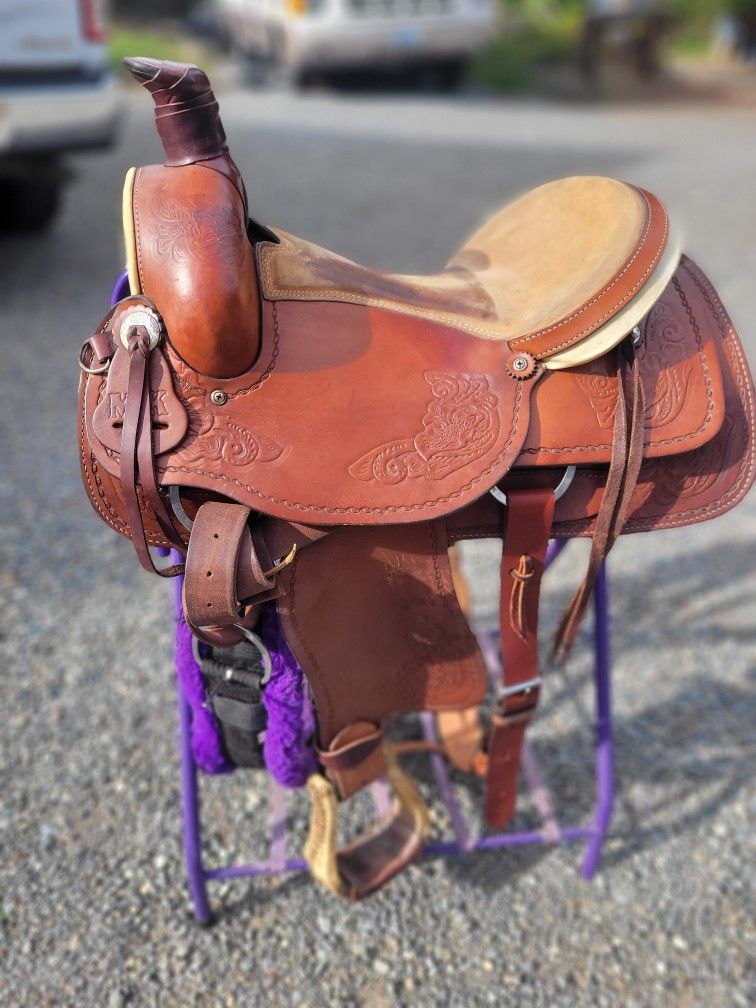 Beautiful Western Trail Saddle Floral/Silver 16"
