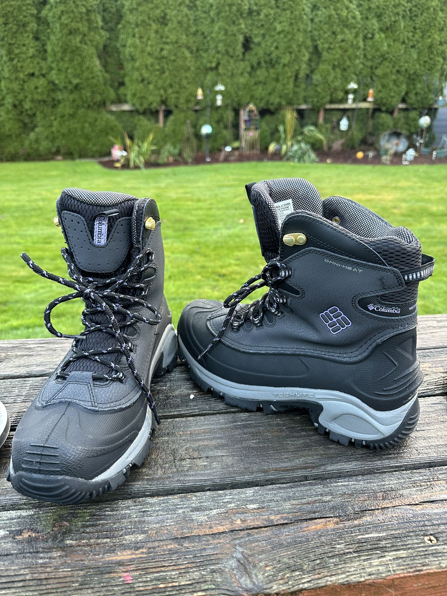 Women’s size 8 Omni Heat boots