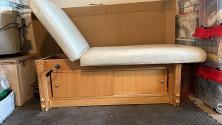 Estheticians & Massage Table