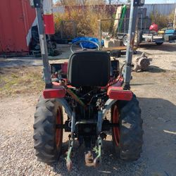 Kabota B7400 4x4 Diesel w/plow