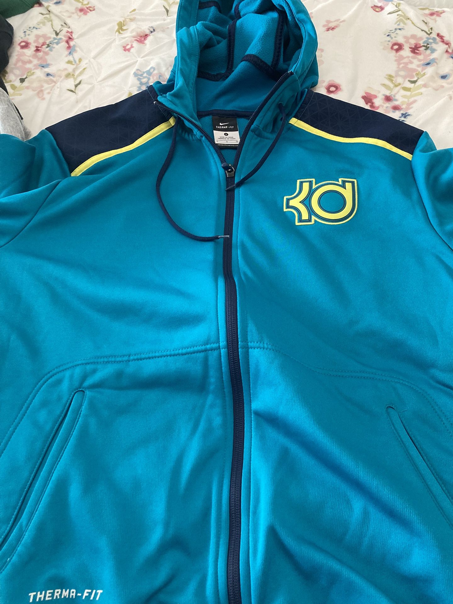 Zip up jacket with hoodie and pockets. Men’s large.