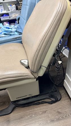 Medical exam chair electric