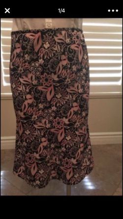 Women skirt size small Tracy Evans