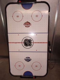 Air hockey table