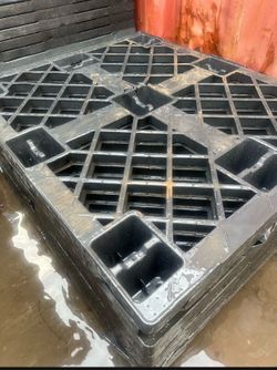 Plastic pallets free
