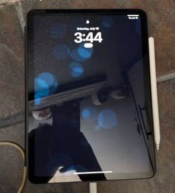 64GB iPad Air 5th Gen w/ Apple Pencil