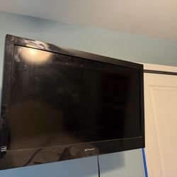 35 Inch TV with wall mount