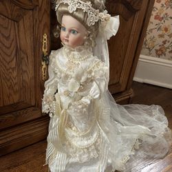 Classic Bride Doll ( Franklin Heirloom Collection 