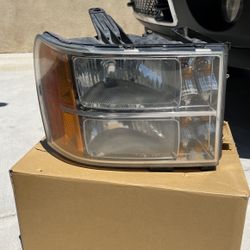 2013 GMC Sierra Headlight Passenger 