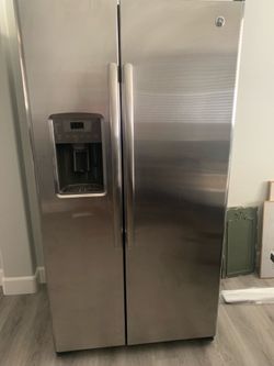 Big Refrigerator Silver Great Condition need it hone asap asking $400