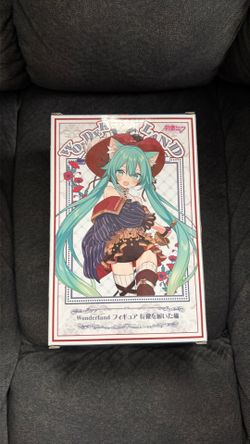 Miku wonderland figurine