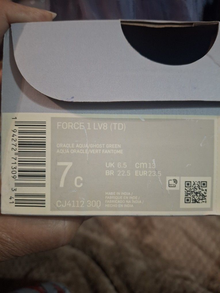NIKE FORCE 1 LV8 SIZE 7C