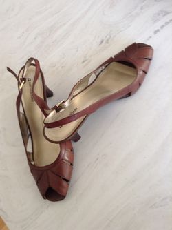 Naturalized ladies shoes