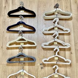 MASSIVE LOT — 157 Clothing Hangers (Felt + Metal + Plastic)