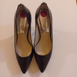 Michael kors sales black pumps sale