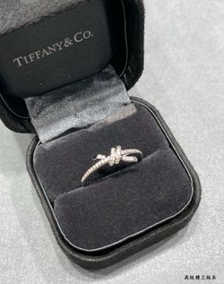 Tiffany half circle diamond knot ring💍