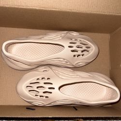 Foam Runners Size 4