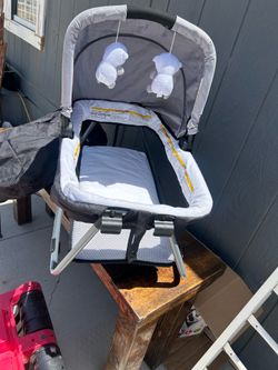 New baby over playpen bassinet only mever used