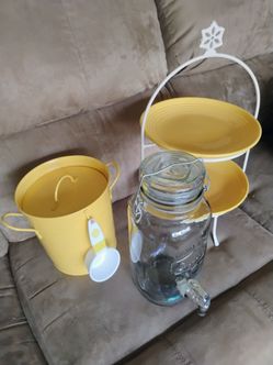 Beverage dispenser ice bucket 2 tiered plate holder set