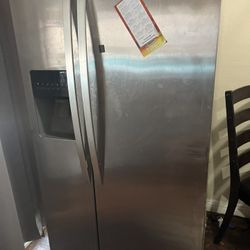 33.   Refrigerator Kenmore 