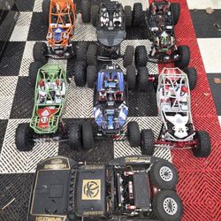 Lots of RC Trucks, Rock Crawlers Axial, Losi, Traxxas - UPDATED - READ DESC!