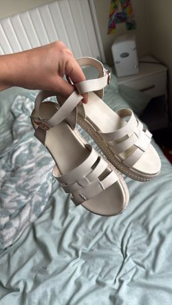 Girls Sandals Size 4 