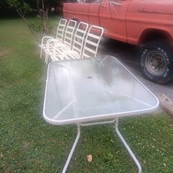 Table & Chairs
