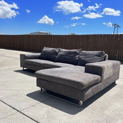 *FREE DELIVERY* Modern Sectional!