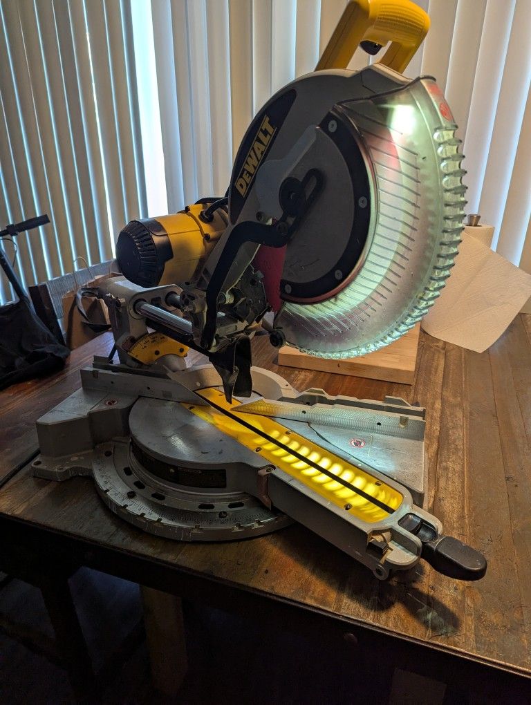 DeWalt Saw