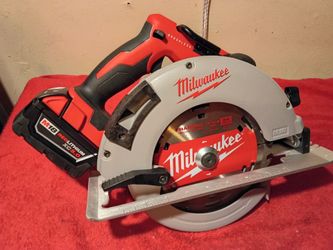 M18 MILWAUKEE brushless 71/4 circular saw Con batería $220