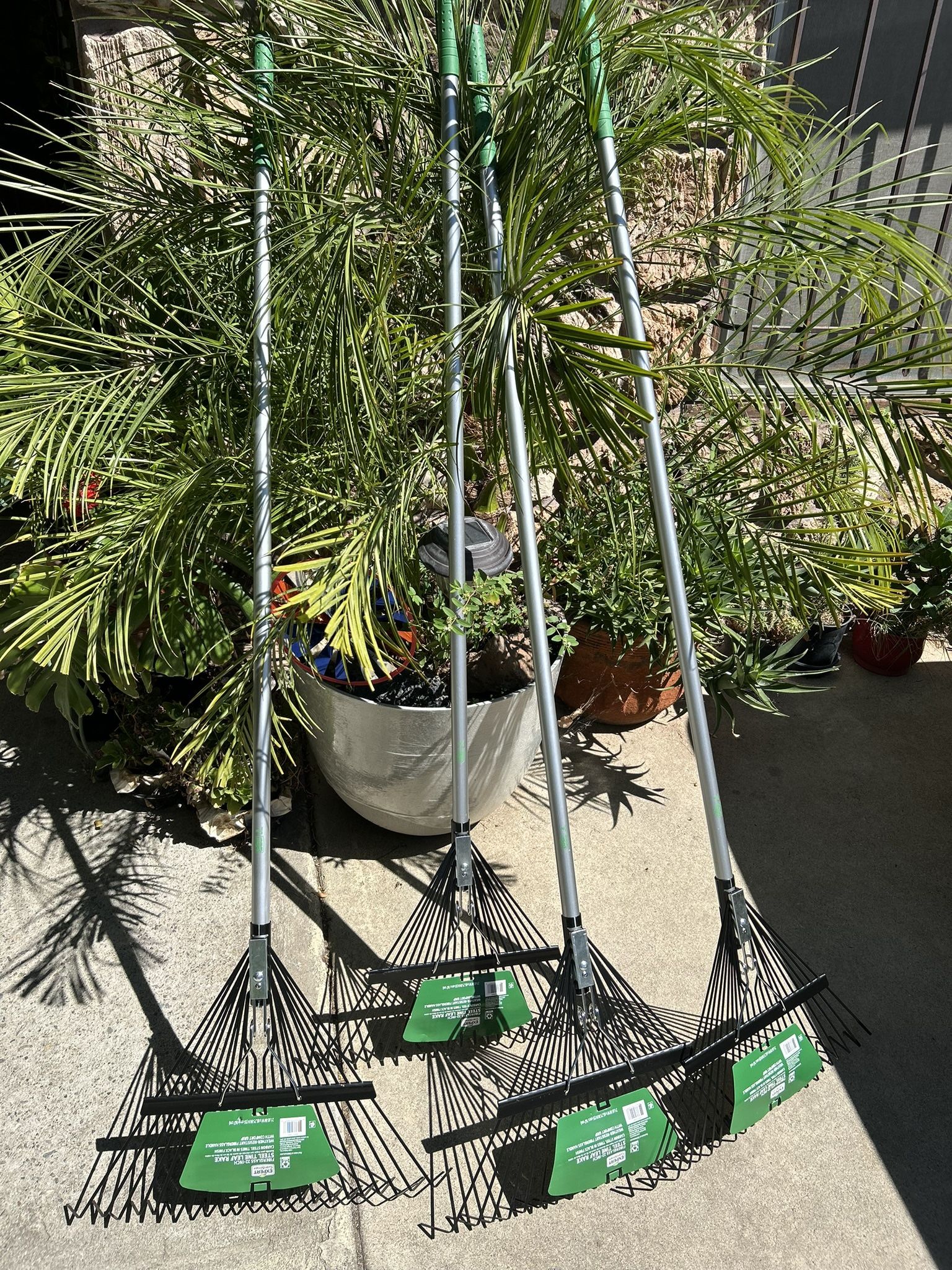 Expert Gardener Fiberglass Long Handle 22-Tine Steel Leaf Rake with Comfort End Grip