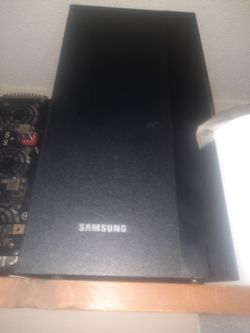 Wireless Samsung sound bar, subwoofer, &remote