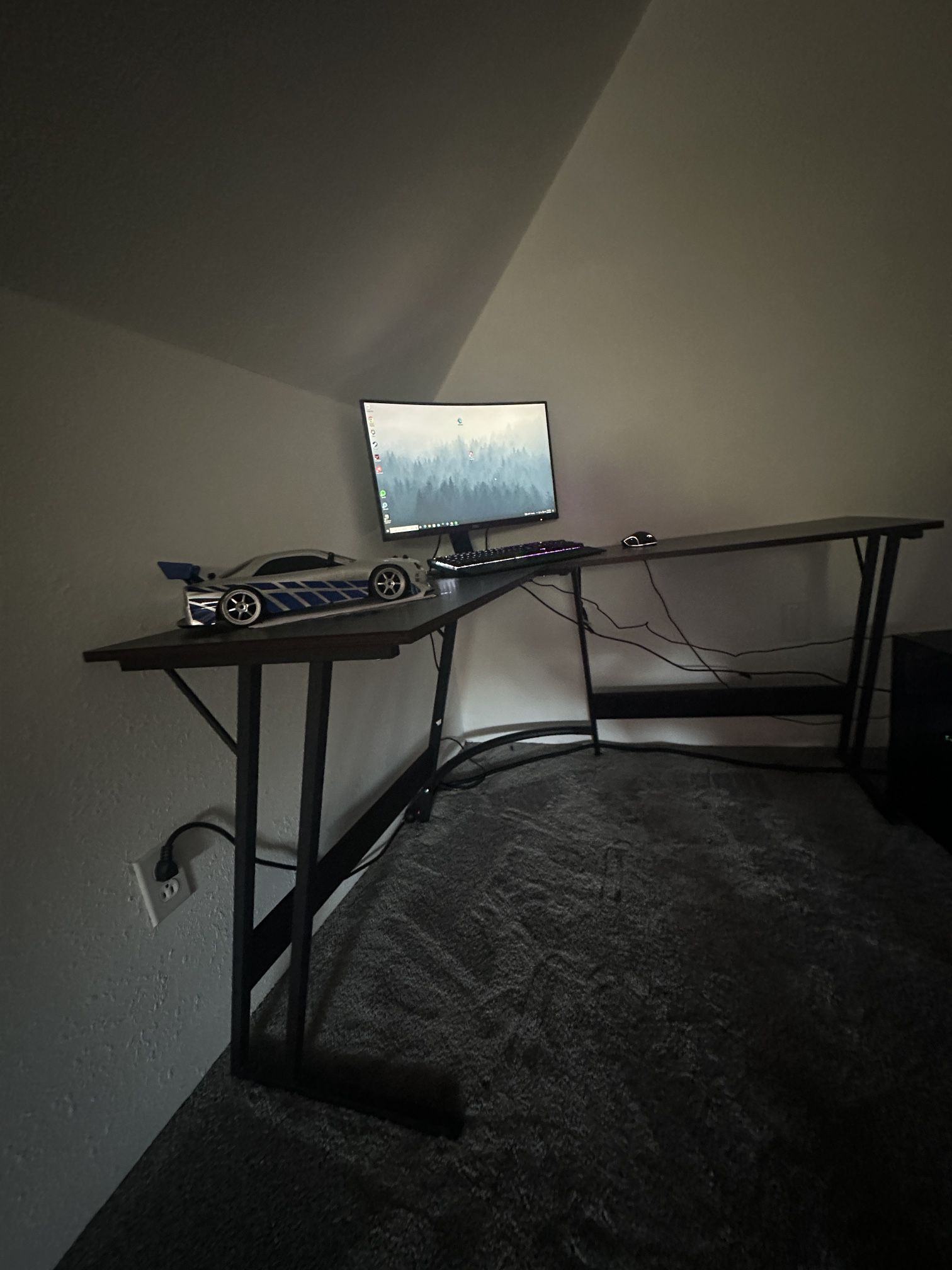 Carbon Fiber Corner Desk 