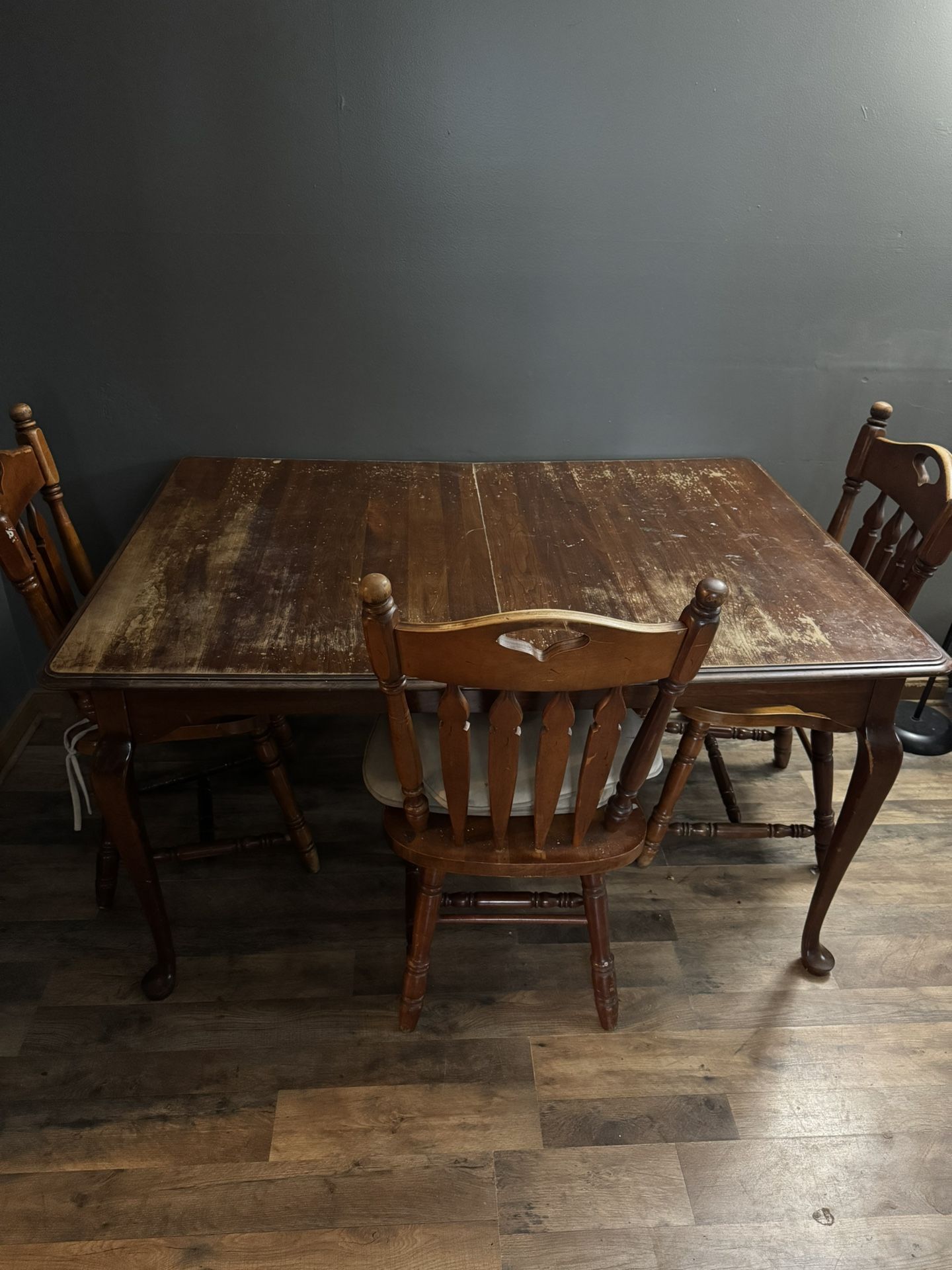 Kitchen Table With 2 Extenders And 4 Chairs