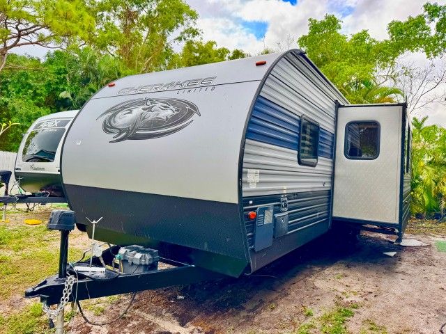 2020 Forest River Cherokee 30 ft
