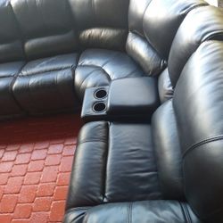 SECTIONAL GENUINE LEATHER RECLINER ELECTRIC BLACK COLOR. 