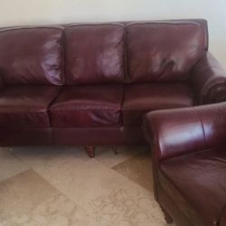 LeathLeather Sofa Set for Sale
Beautiful and comfortable leather sofa set in great condition. This set includes a 3-seater sofa, a matching arer Sofas