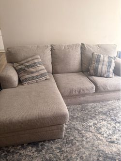 Couch l shape 200$ obo